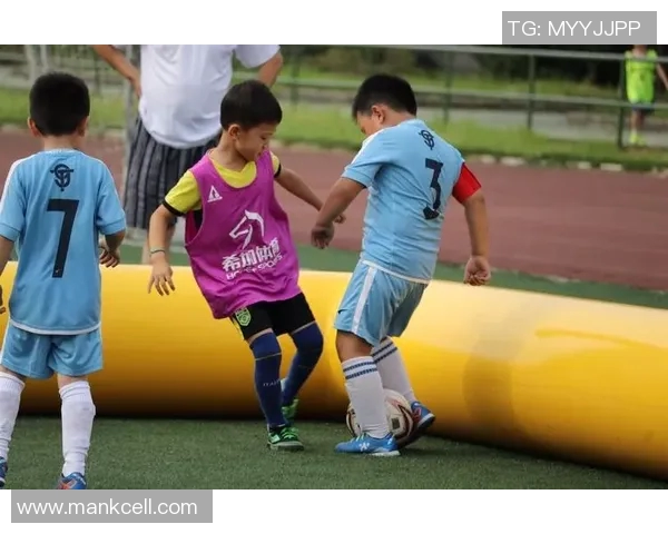 男孩追星梦实现足球明星亲笔签名感动瞬间分享 男孩追星梦实现足球明星亲笔签名感动瞬间分享